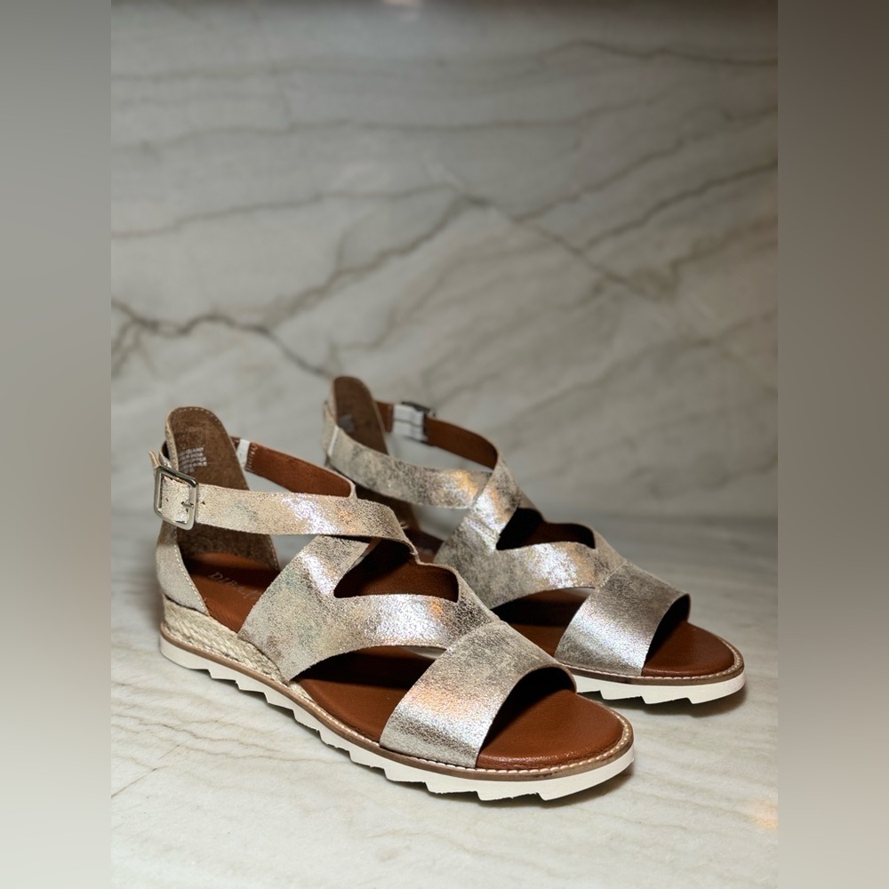 Diba True Qu Aint sandal size 12 subtle gold metallic
